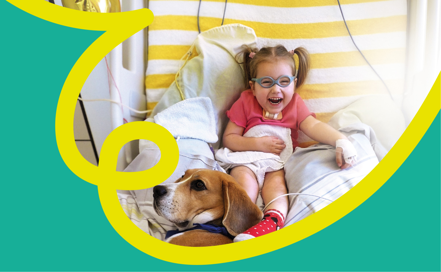 Mädchen mit Hund im Bett